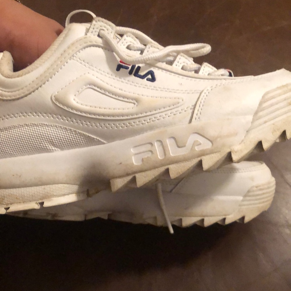 Fila 9.5/10 prolly worn like 3x almost brand new